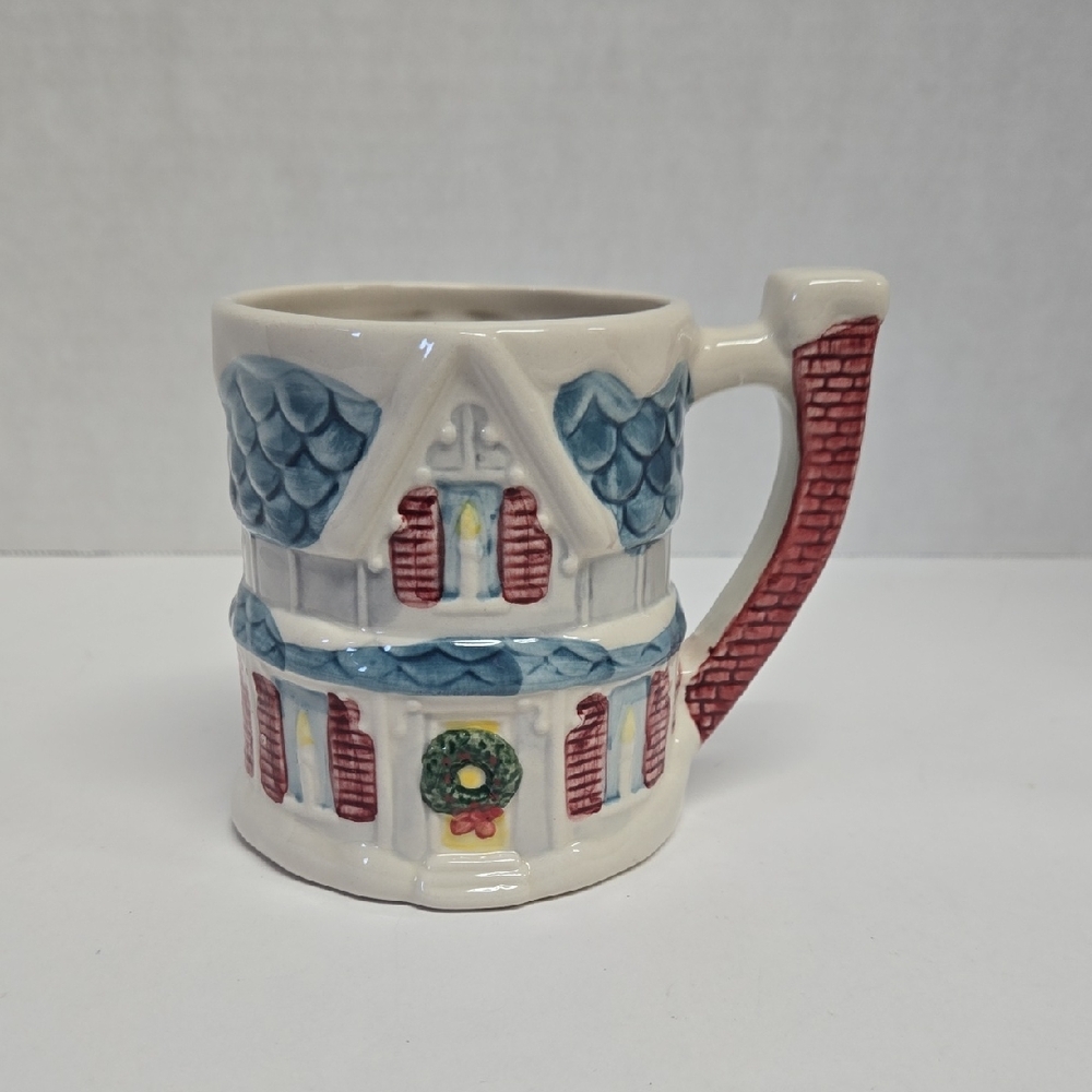 🎅🎅🎅Vintage Claire Burke Charming Holiday House Mug - Blue and Red 12oz